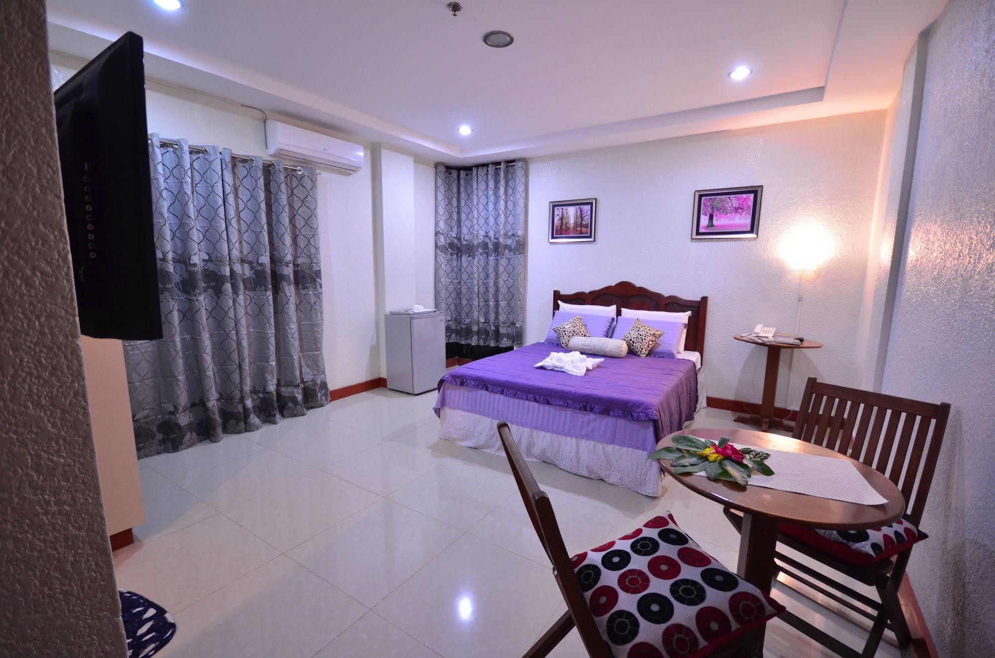 Casanas Suites Puerto Princesa Exterior foto